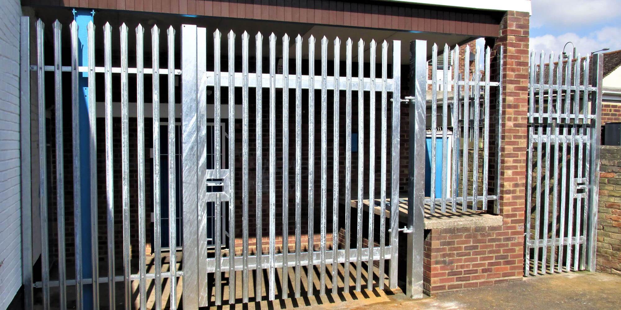 commercial and industrial security fencing bedfordshire