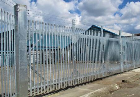 Commercial fencing specialists in bedfordshire